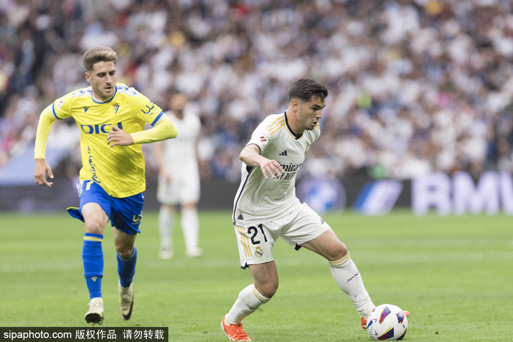 展现出了极 展现出了极